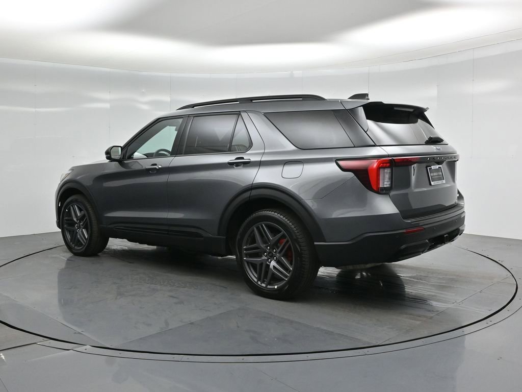Used 2025 Ford Explorer ST-Line w/ ST-Line Street Pack image 7