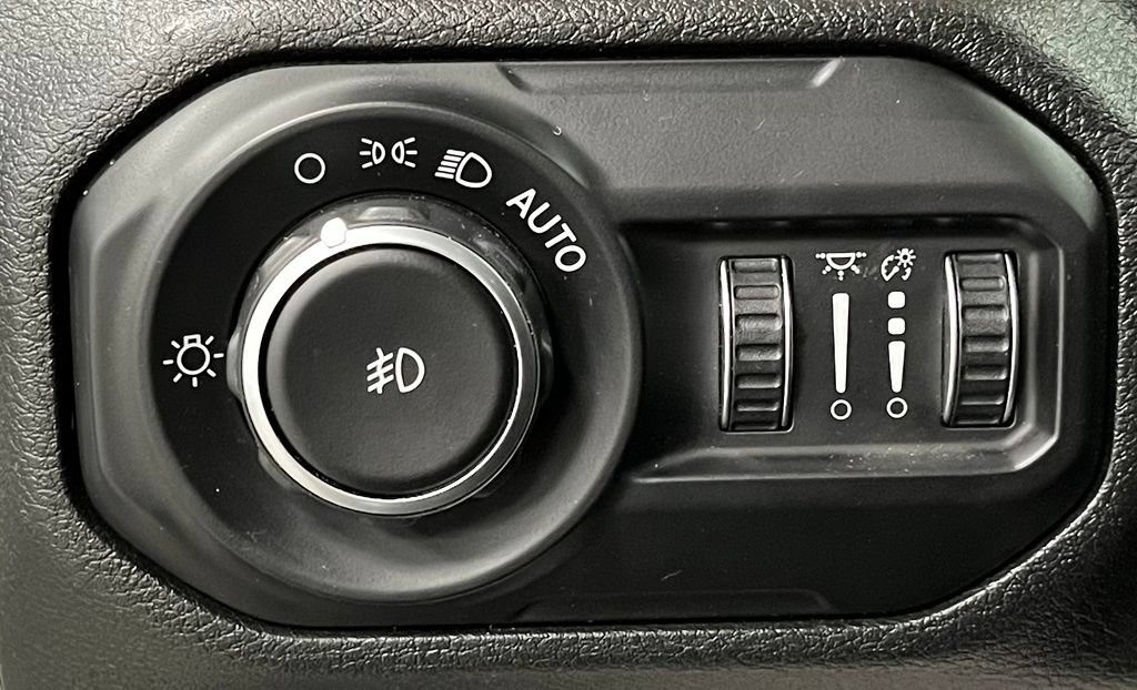 Used 2021 Jeep Wrangler Unlimited Rubicon AWD/4WD image 32
