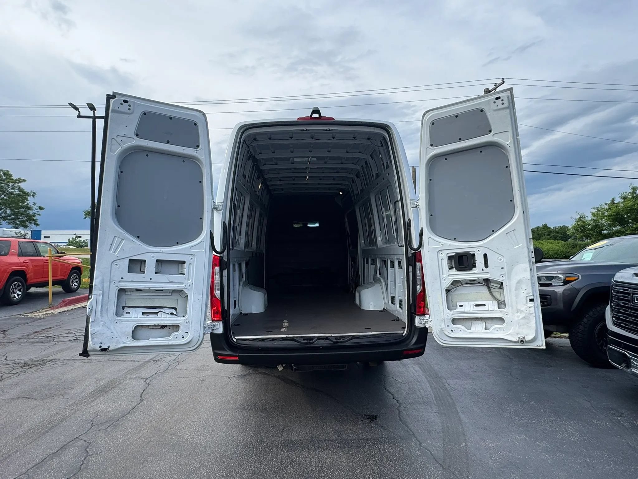 Used 2020 Mercedes-Benz Sprinter 3500 w/ Driver Convenience Package image 23
