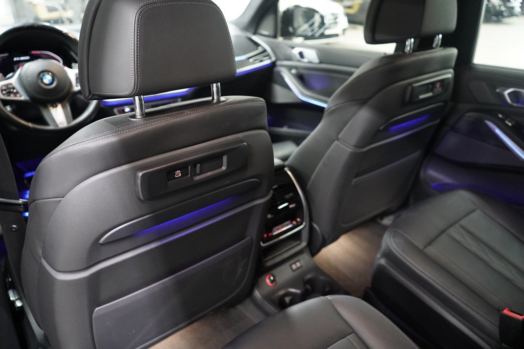 Used 2021 BMW X7 M50i AWD/4WD image 16