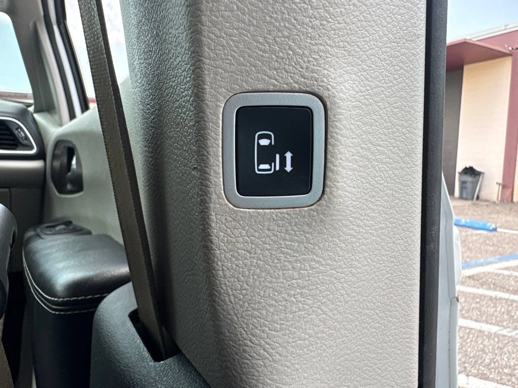Used 2020 Chrysler Voyager Lxi FWD image 9