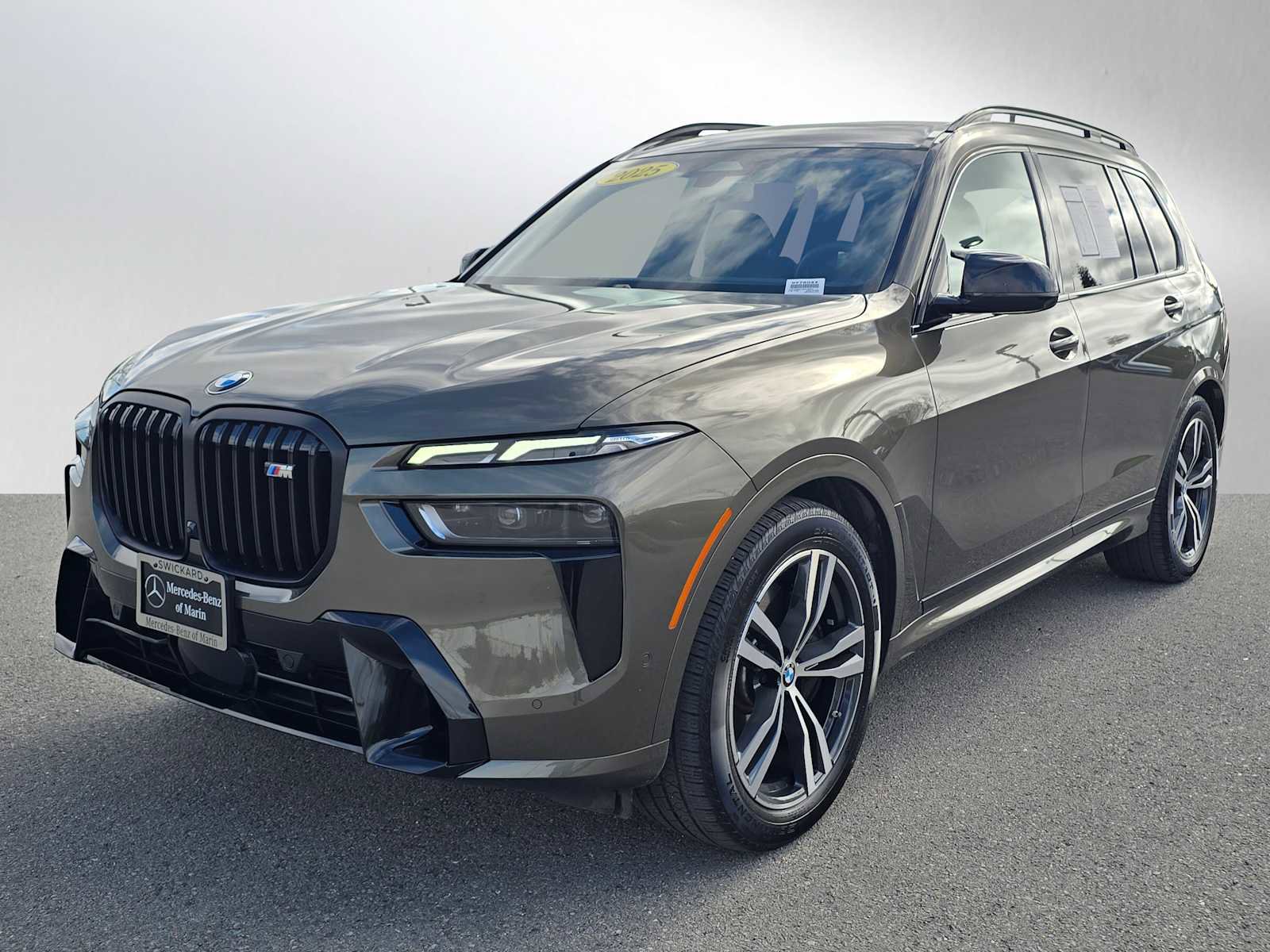 Used 2025 BMW X7 M60i w/ Executive Package image 7