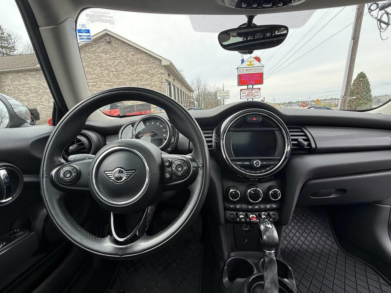 Used 2019 MINI Cooper 2-Door Hardtop w/ Signature Upholstery Package image 21