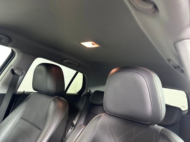 Used 2022 Chevrolet Trax LT w/ LT Convenience Package image 12