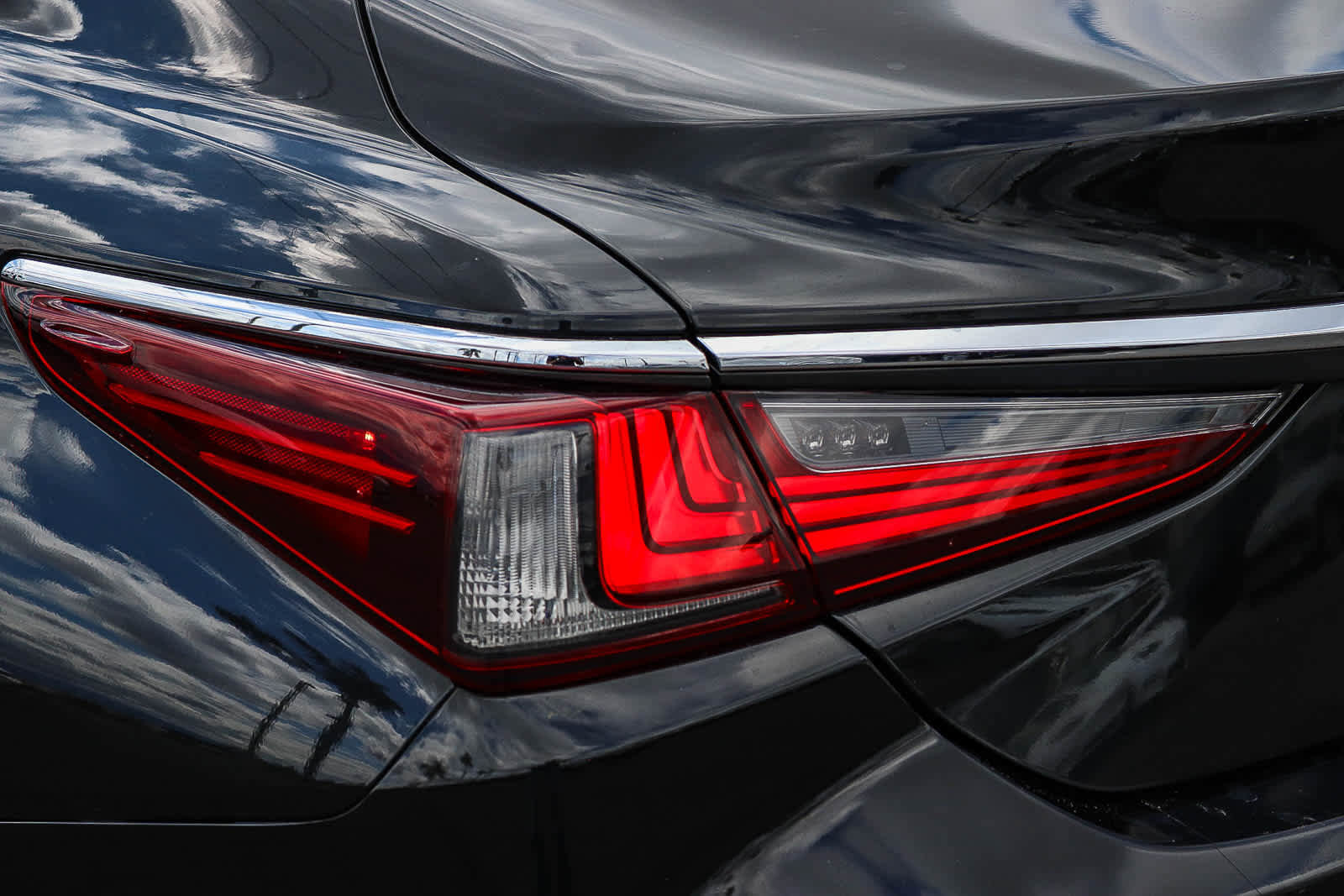 Used 2022 Lexus ES 350 w/ Premium Package FWD image 9
