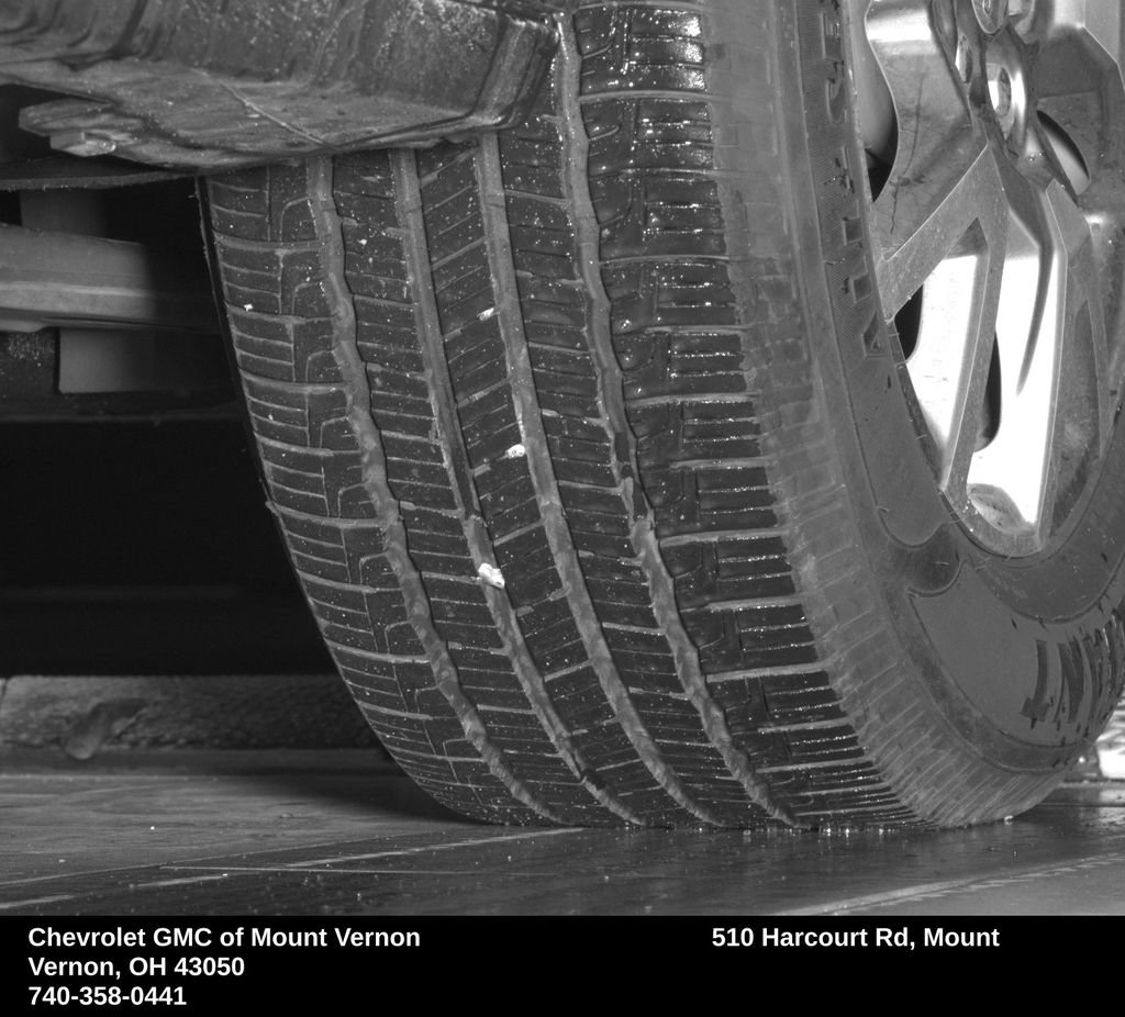 Used 2023 GMC Acadia SLT w/ LPO, Floor Liner Package AWD/4WD image 16