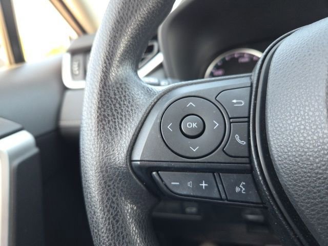 Used 2021 Toyota RAV4 XLE w/ Convenience Package image 23