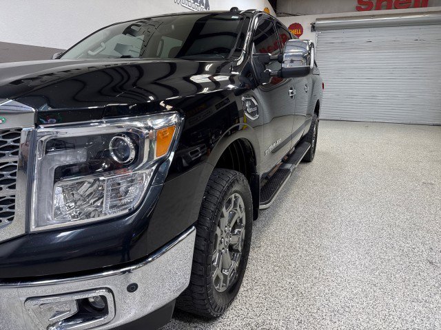 Used 2018 Nissan Titan SL w/ Chrome Package image 10