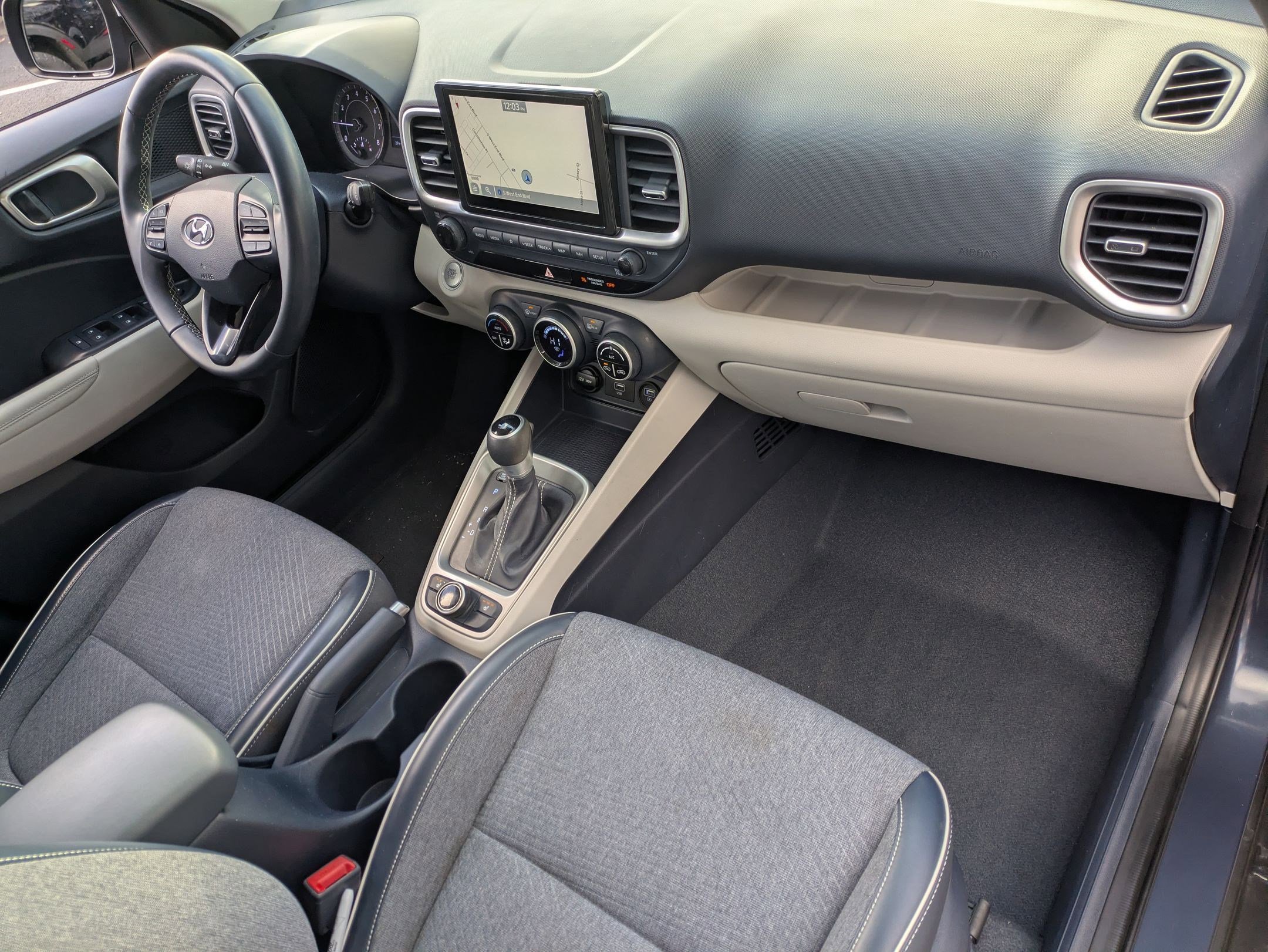 Certified 2021 Hyundai Venue image 26