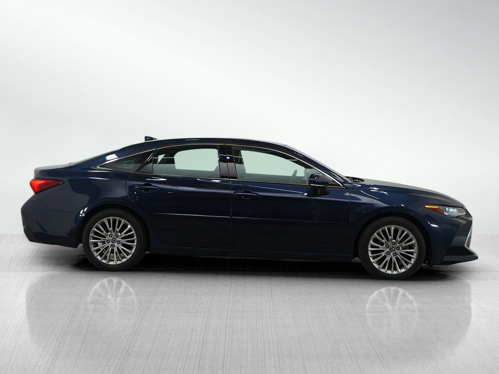 Used 2019 Toyota Avalon Limited image 6