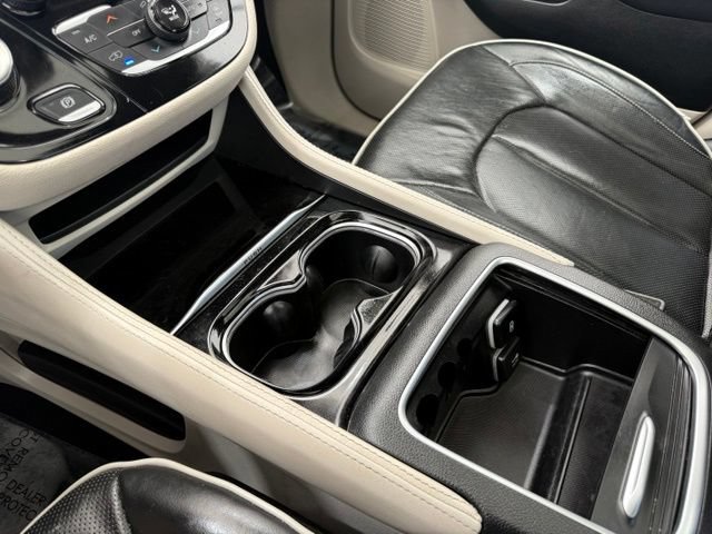 Used 2023 Chrysler Pacifica Limited FWD image 43