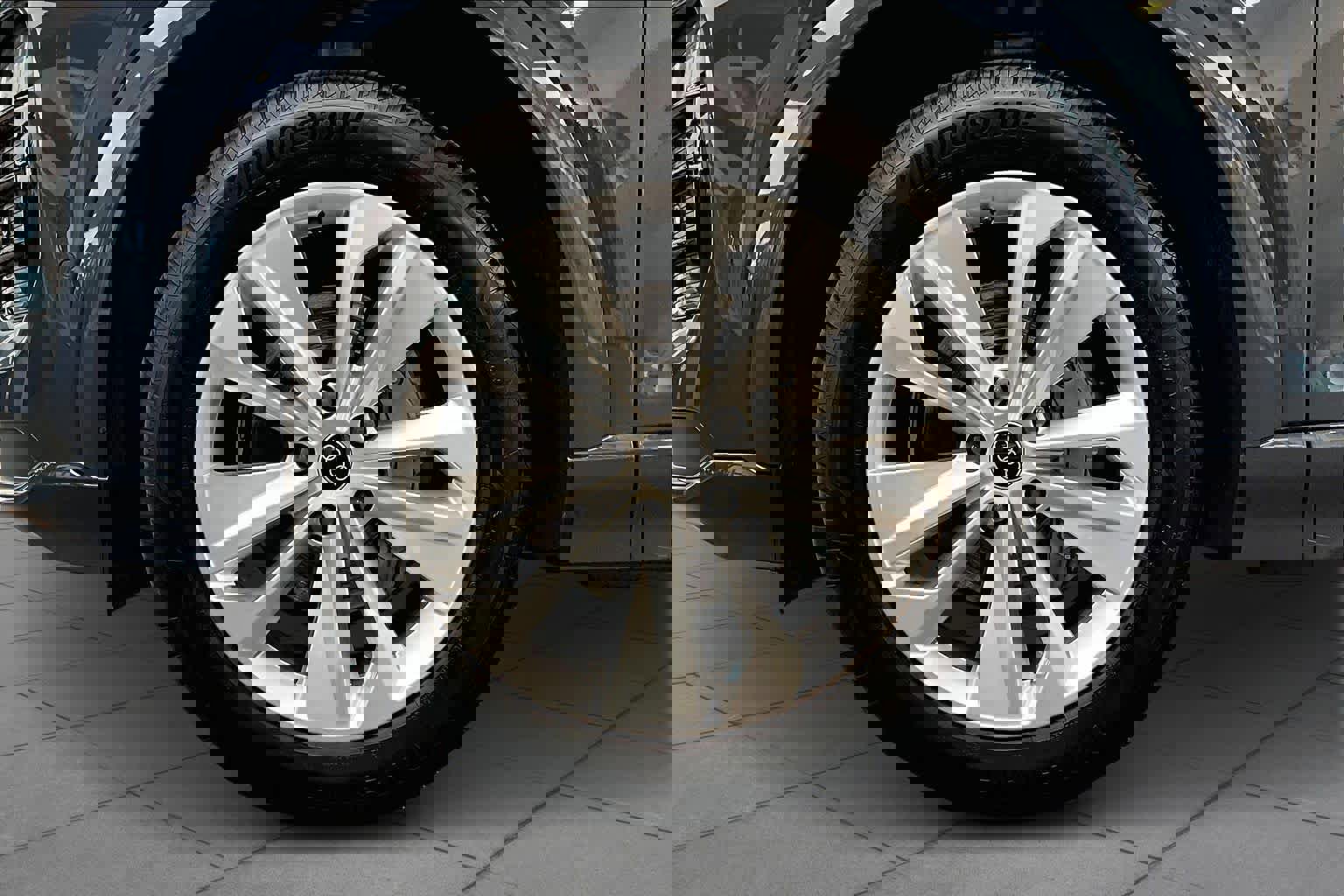 Certified 2025 Audi Q6 e-tron Premium w/ Convenience Package image 9