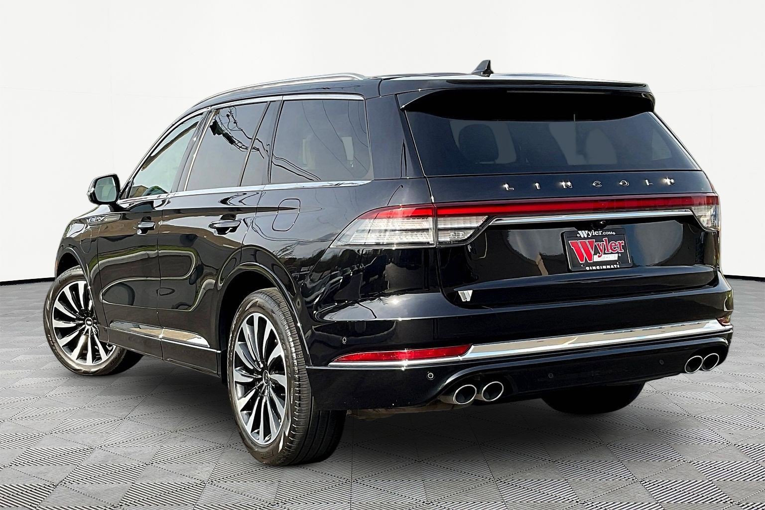 Used 2023 Lincoln Aviator Black Label Grand Touring AWD/4WD image 4
