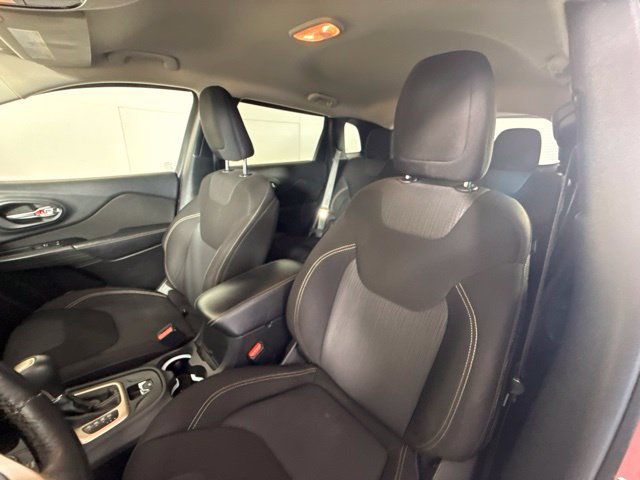 Used 2015 Jeep Cherokee Latitude w/ Cold Weather Group AWD/4WD image 17