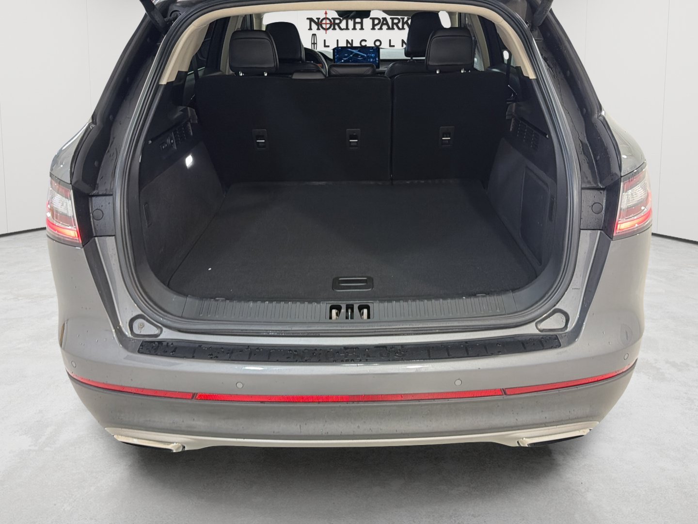 Used 2023 Lincoln Nautilus FWD w/ Premium Package image 22
