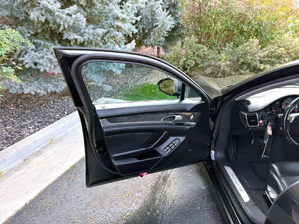 Used 2012 Porsche Panamera 4S image 17