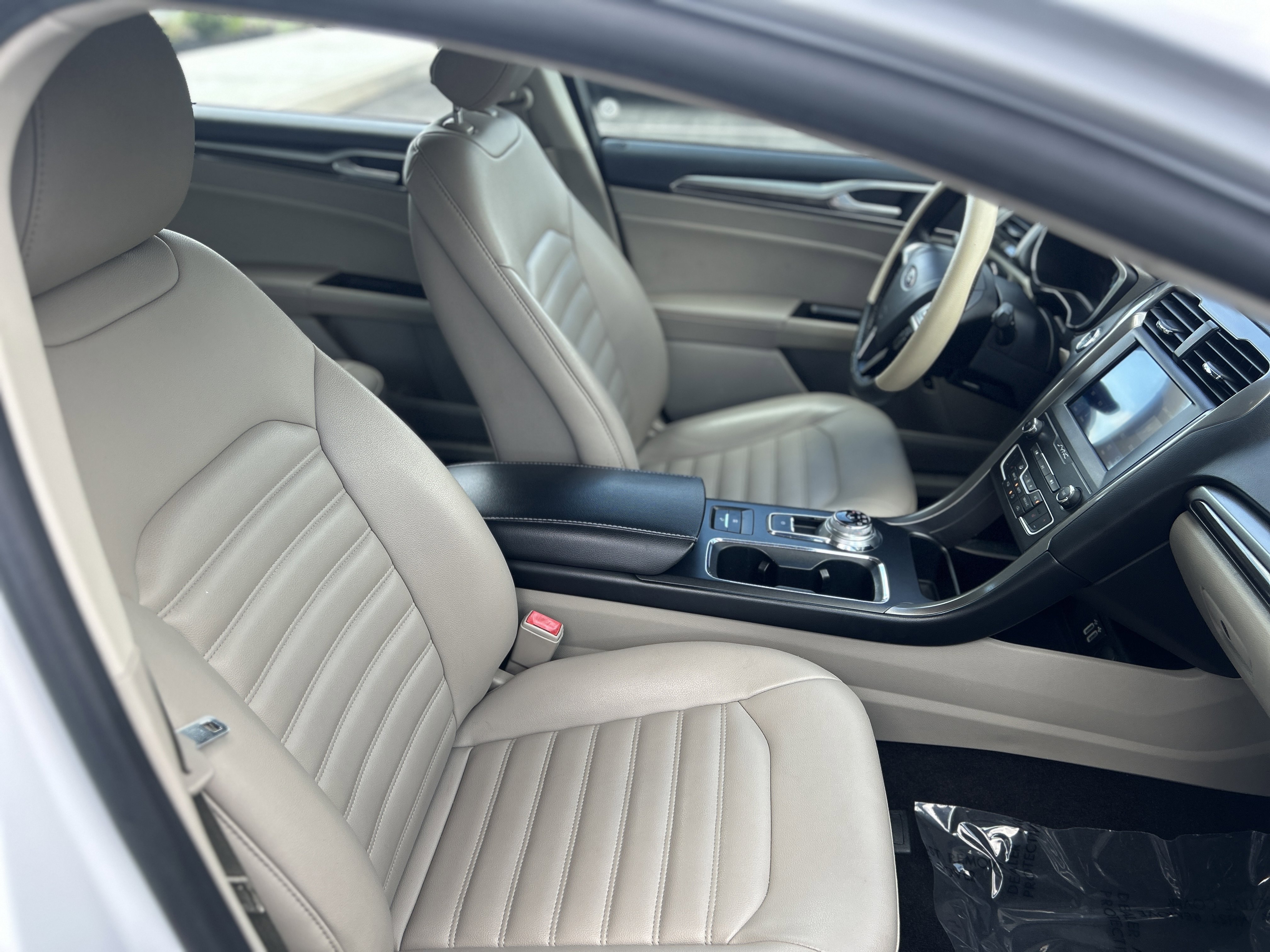 Used 2019 Ford Fusion SEL FWD image 31