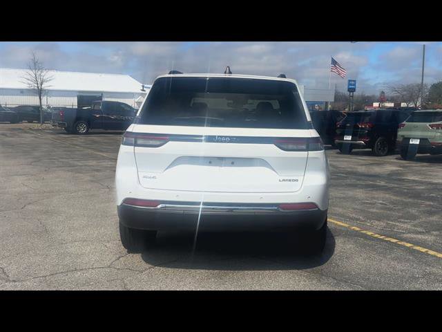 Used 2023 Jeep Grand Cherokee Laredo w/ Trailer Tow Prep Group (B) AWD/4WD image 31