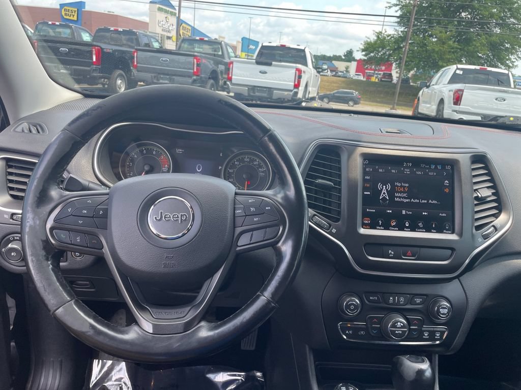 Used 2019 Jeep Cherokee Trailhawk AWD/4WD image 16