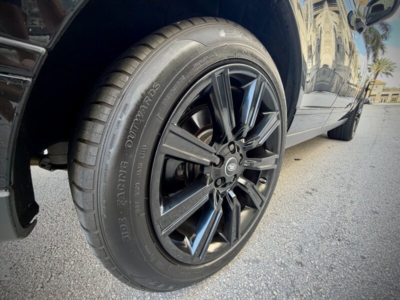 Used 2019 Land Rover Range Rover Supercharged AWD/4WD image 22