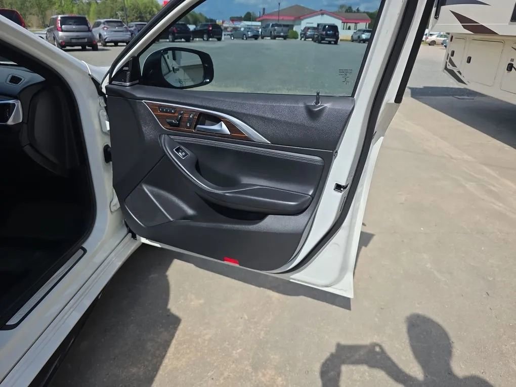 Used 2017 INFINITI QX30 Premium w/ Technology Package image 51