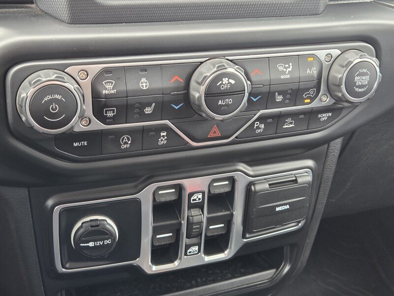 Certified 2020 Jeep Gladiator Overland w/ Safety Group AWD/4WD image 27