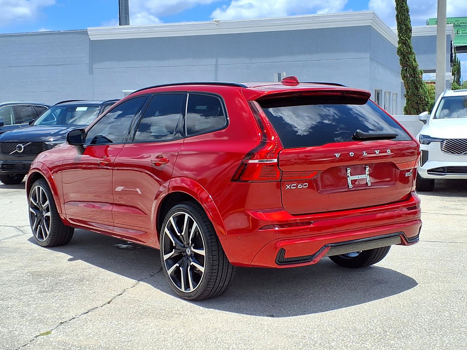 Used 2024 Volvo XC60 B5 Ultimate w/ Climate Package AWD/4WD image 5