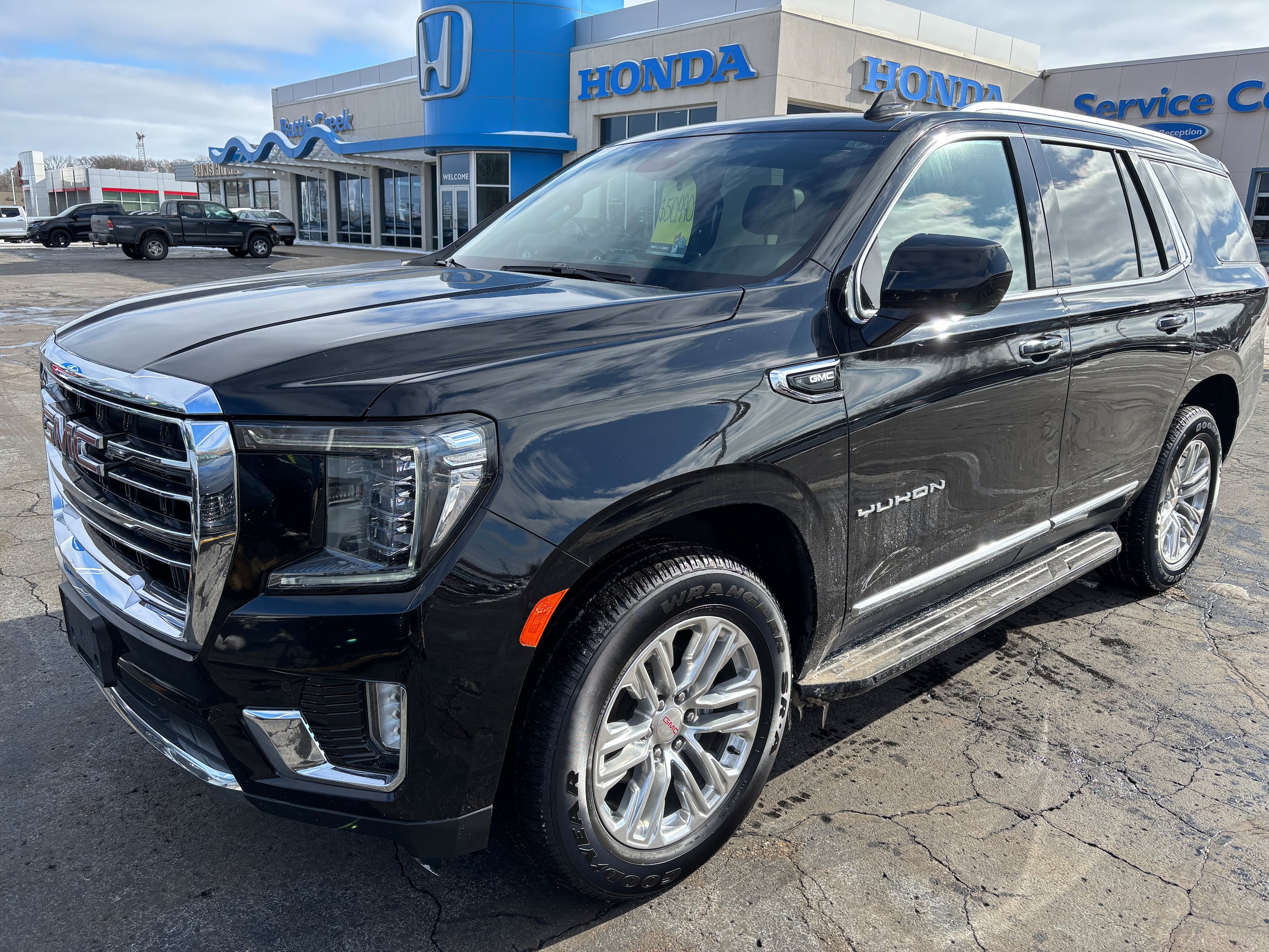 Used 2023 GMC Yukon SLT w/ Max Trailering Package AWD/4WD image 4
