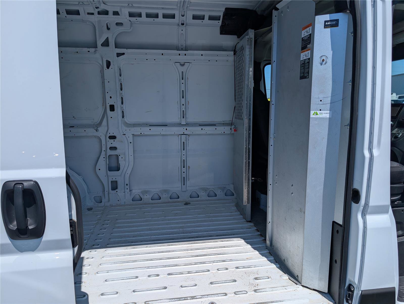 Used 2023 RAM ProMaster 2500 w/ Convenience Group FWD image 10