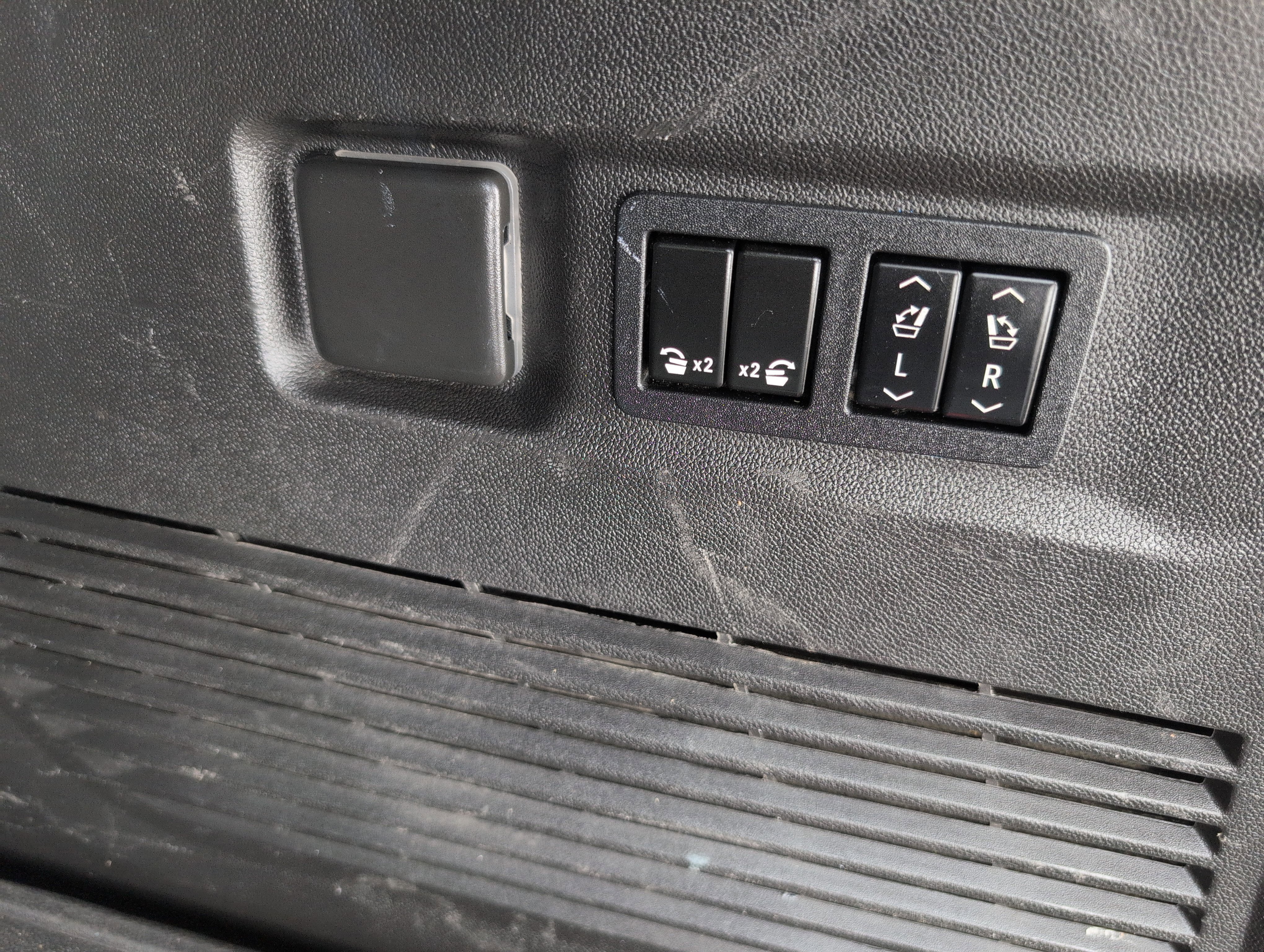 Used 2021 GMC Yukon XL SLT w/ SLT Luxury Plus Package image 10