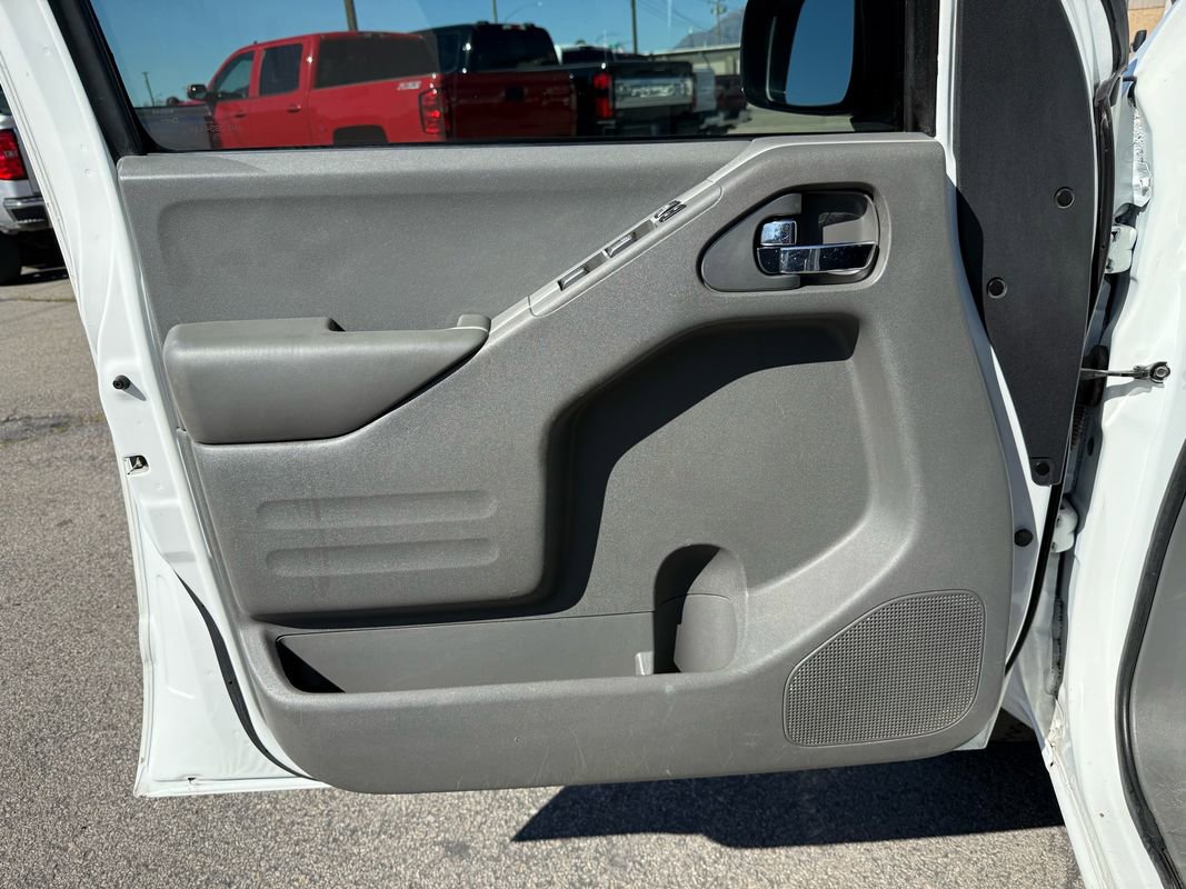 Used 2016 Nissan Frontier SV image 10