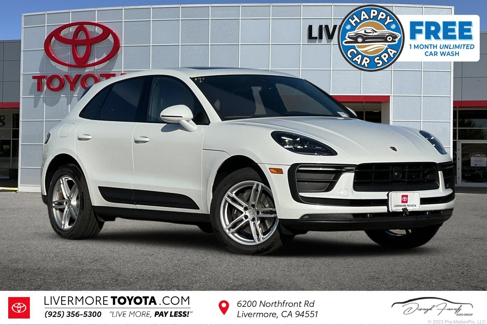 Used 2024 Porsche Macan AWD/4WD image 1