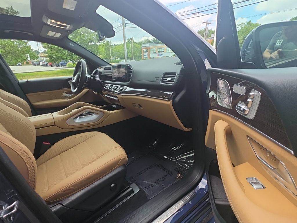 Used 2024 Mercedes-Benz GLS 450 4MATIC image 17