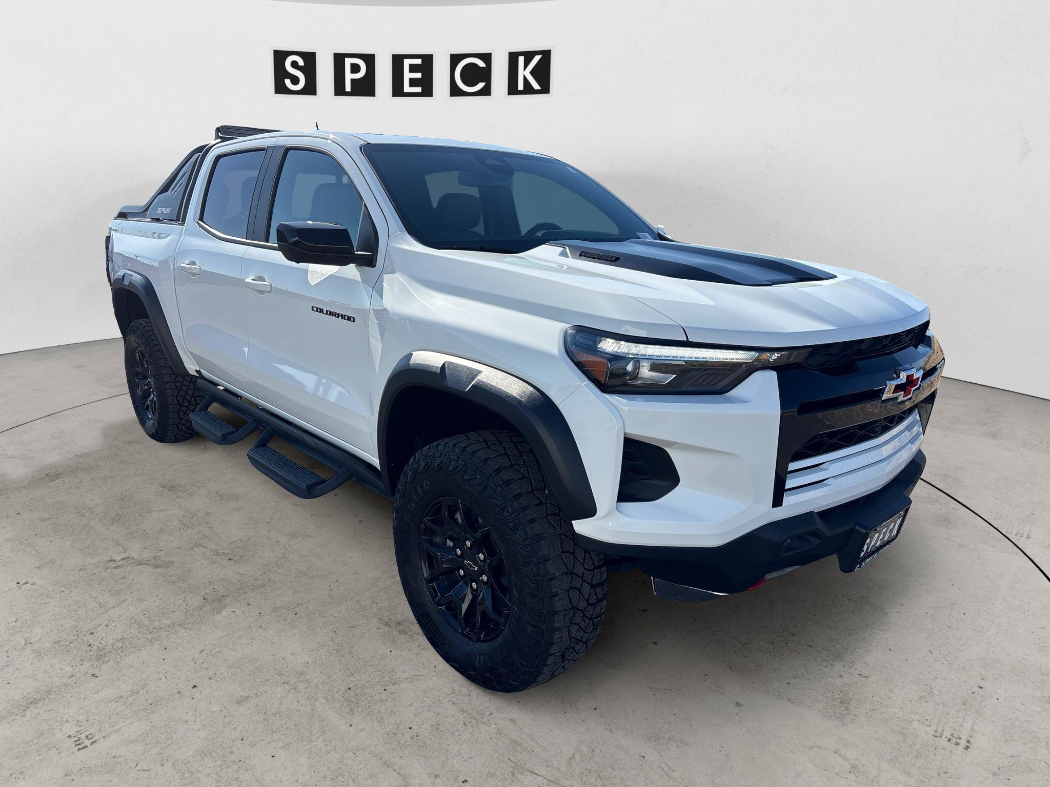 Used 2025 Chevrolet Colorado ZR2 w/ Midnight Edition AWD/4WD image 7