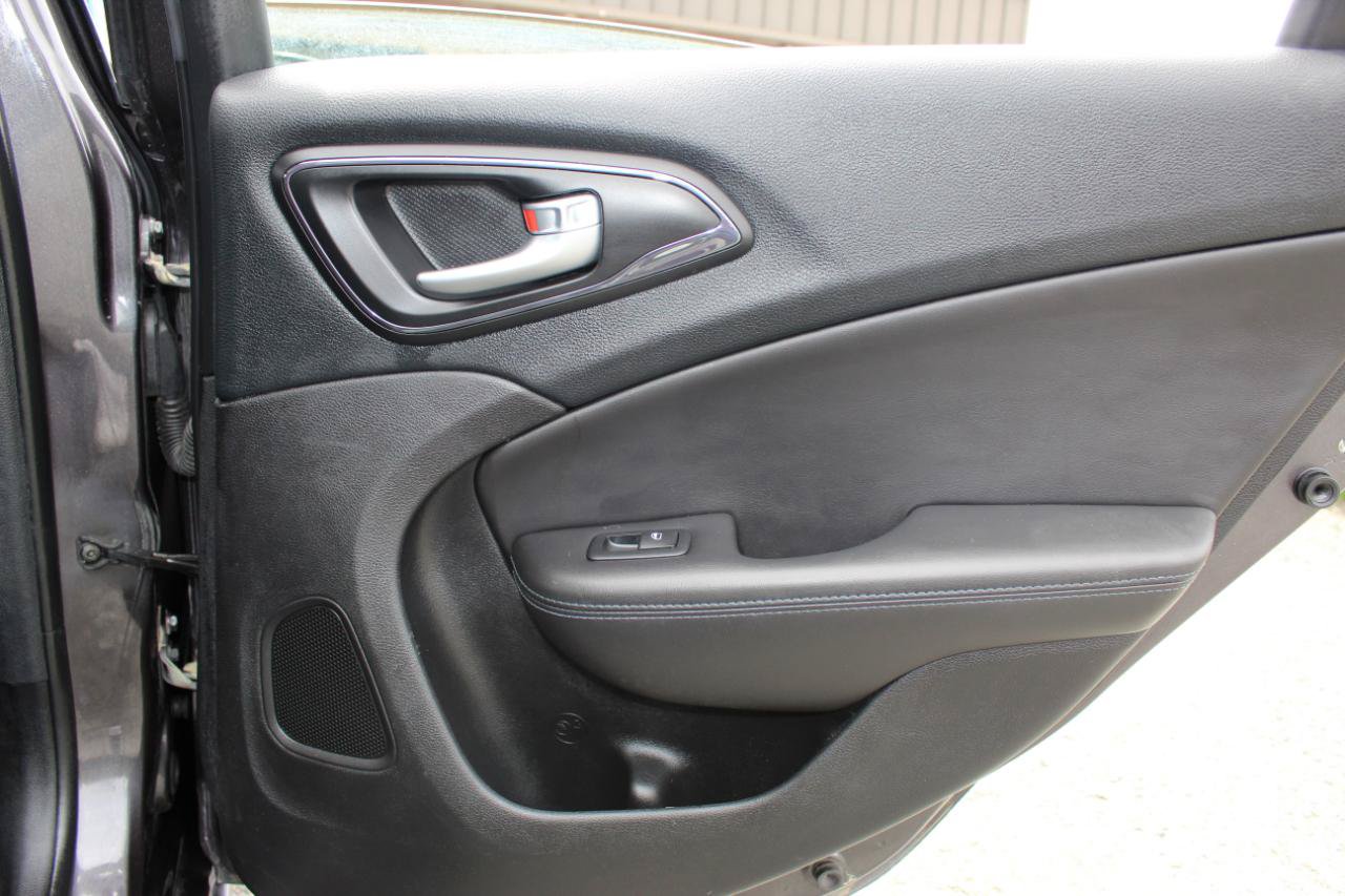 Used 2016 Chrysler 200 S AWD/4WD image 17