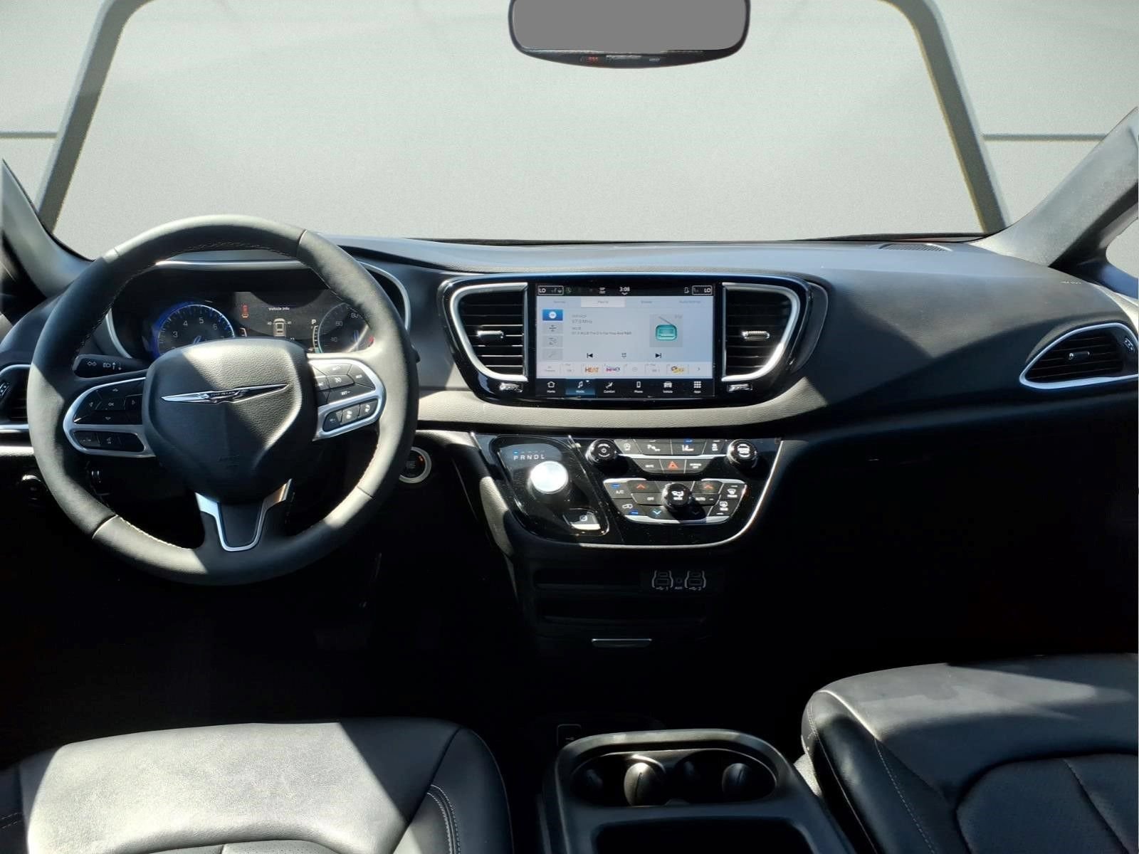 Used 2025 Chrysler Pacifica Select FWD image 11