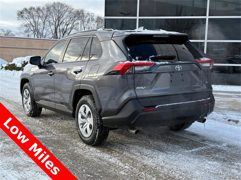 Used 2019 Toyota RAV4 LE image 5
