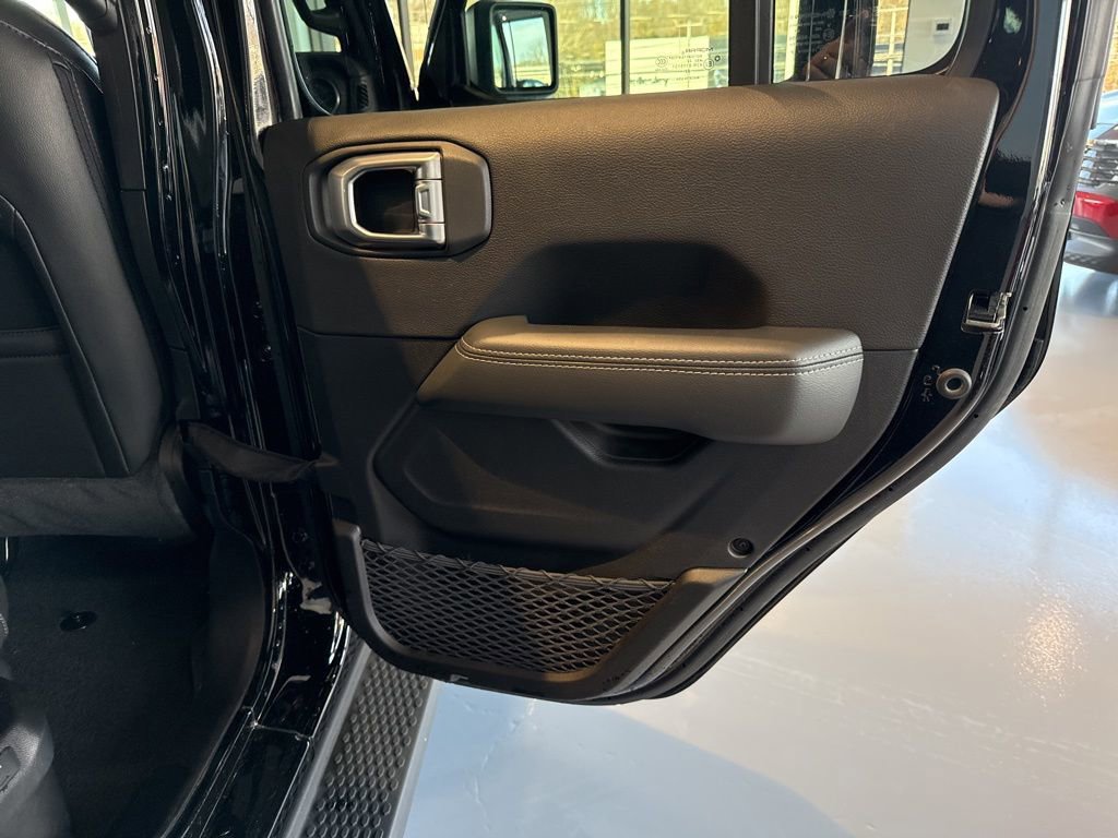 Used 2022 Jeep Wrangler Unlimited Sahara w/ Cold Weather Group image 28