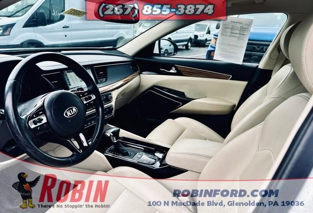 Used 2017 Kia Cadenza Premium w/ Luxury Package FWD image 12