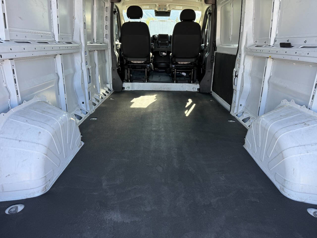 Used 2025 RAM ProMaster 2500 w/ Convenience Group FWD image 21