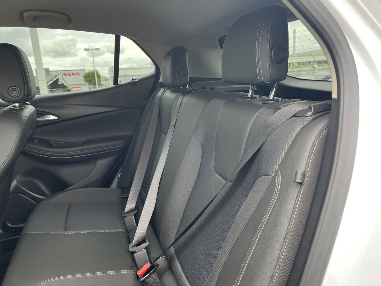 Used 2025 Buick Encore GX Preferred image 37