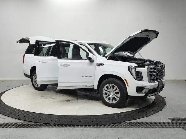 Used 2025 GMC Yukon XL Denali AWD/4WD image 10