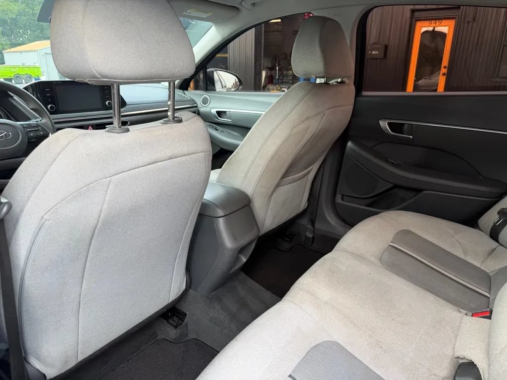 Used 2021 Hyundai Sonata SEL w/ Preferred Accessory Package FWD image 6