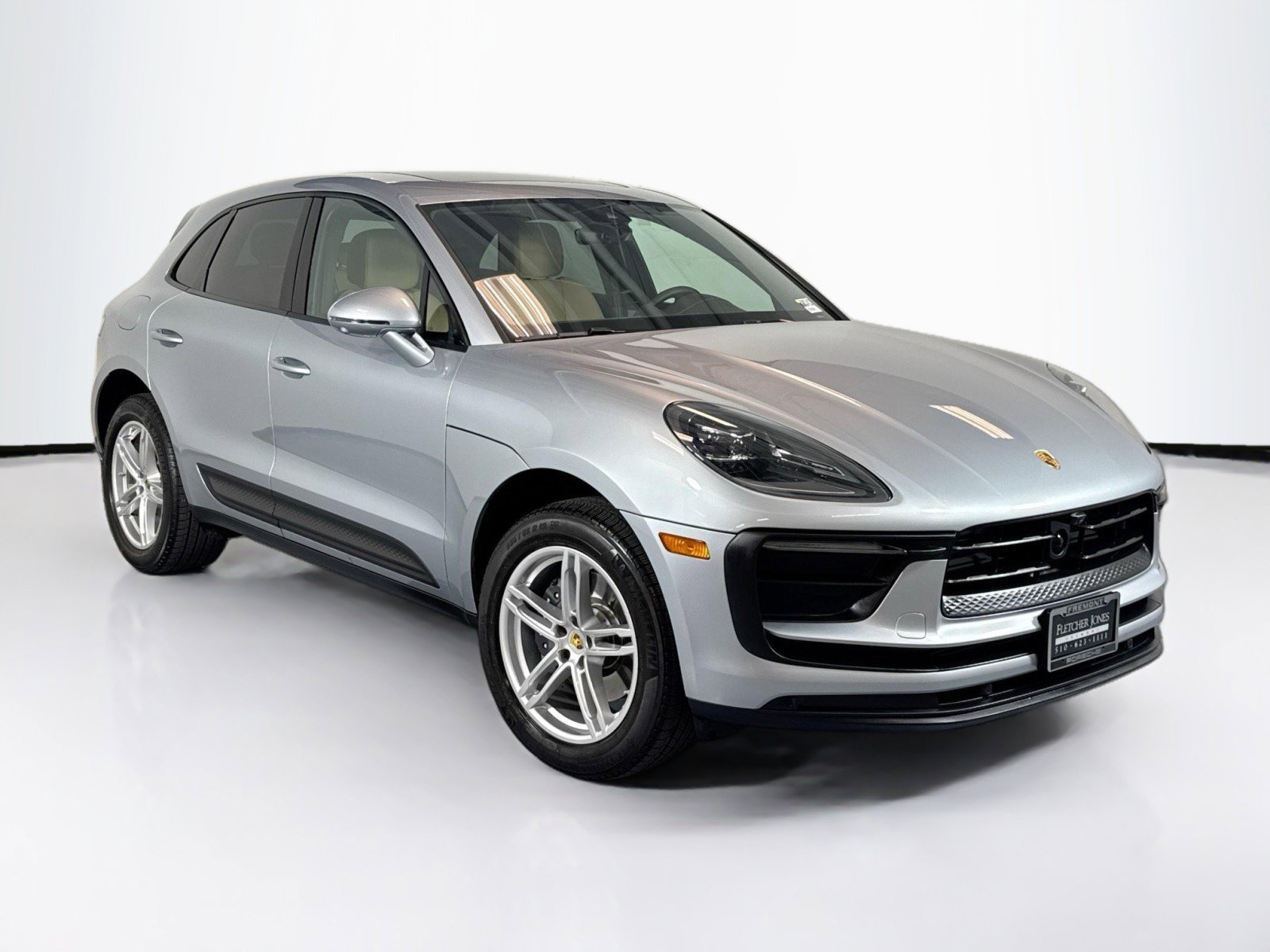 Used 2025 Porsche Macan Turbo AWD/4WD image 7