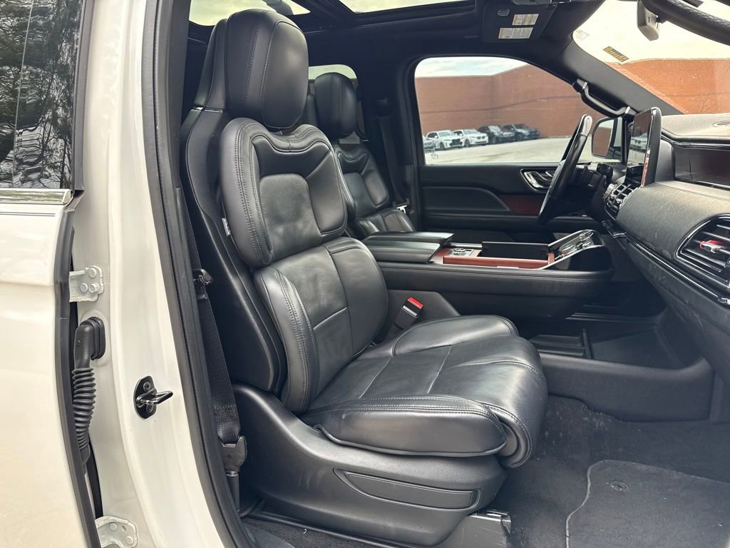 Used 2020 Lincoln Navigator L Reserve w/ Equipment Group 208A Reserve image 31