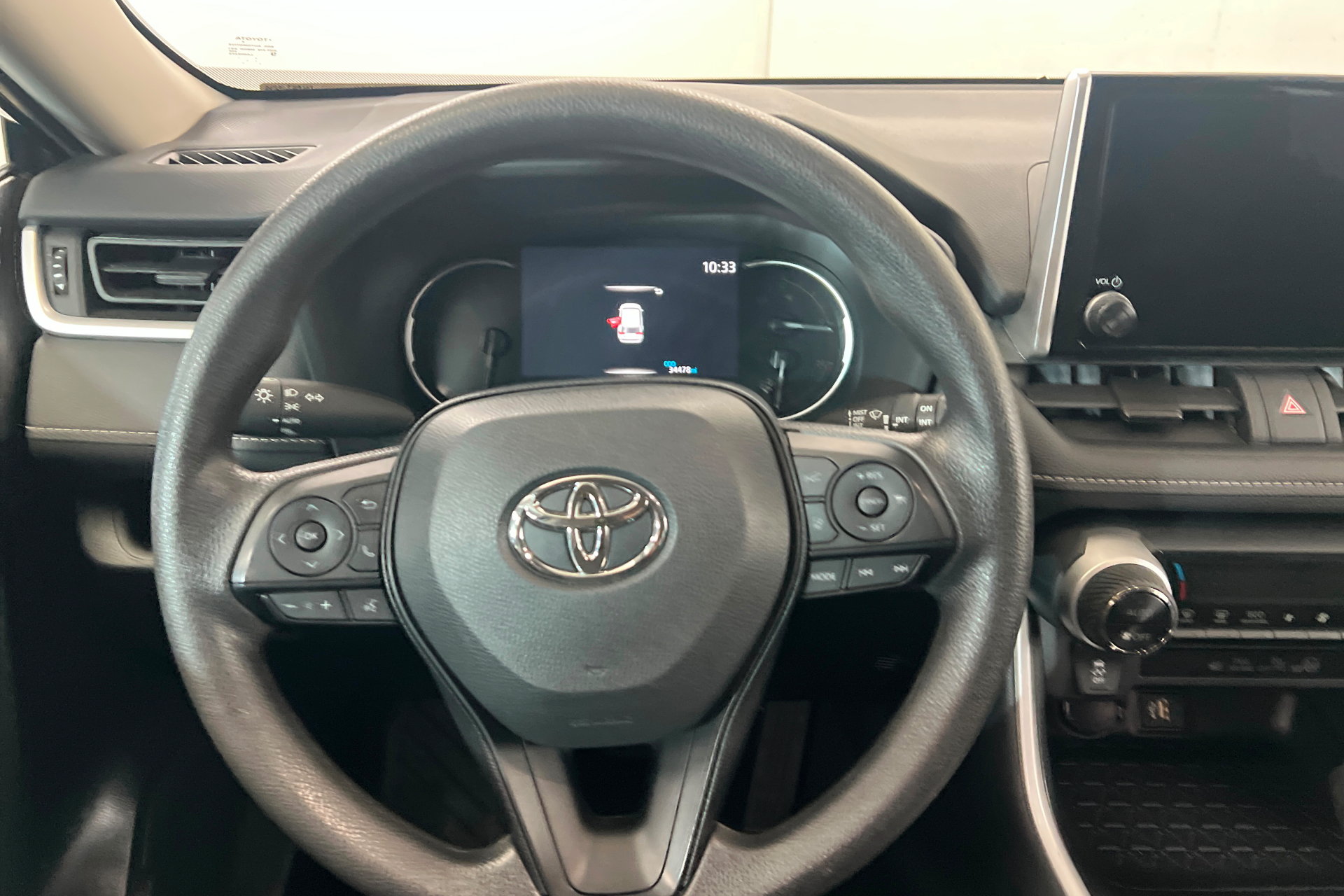 Used 2025 Toyota RAV4 XLE AWD/4WD image 12