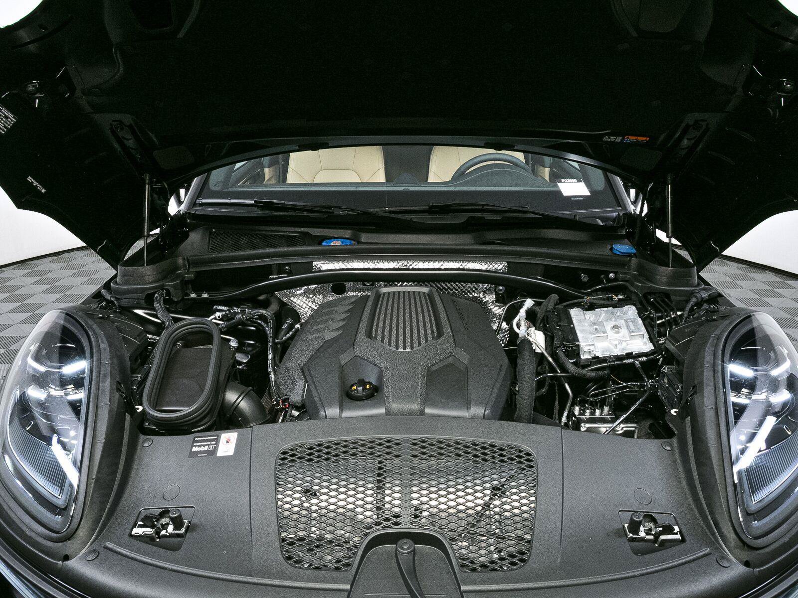 New 2026 Porsche Macan AWD/4WD image 34