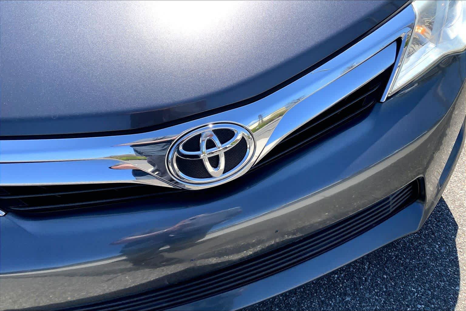 Used 2014 Toyota Camry LE FWD image 31