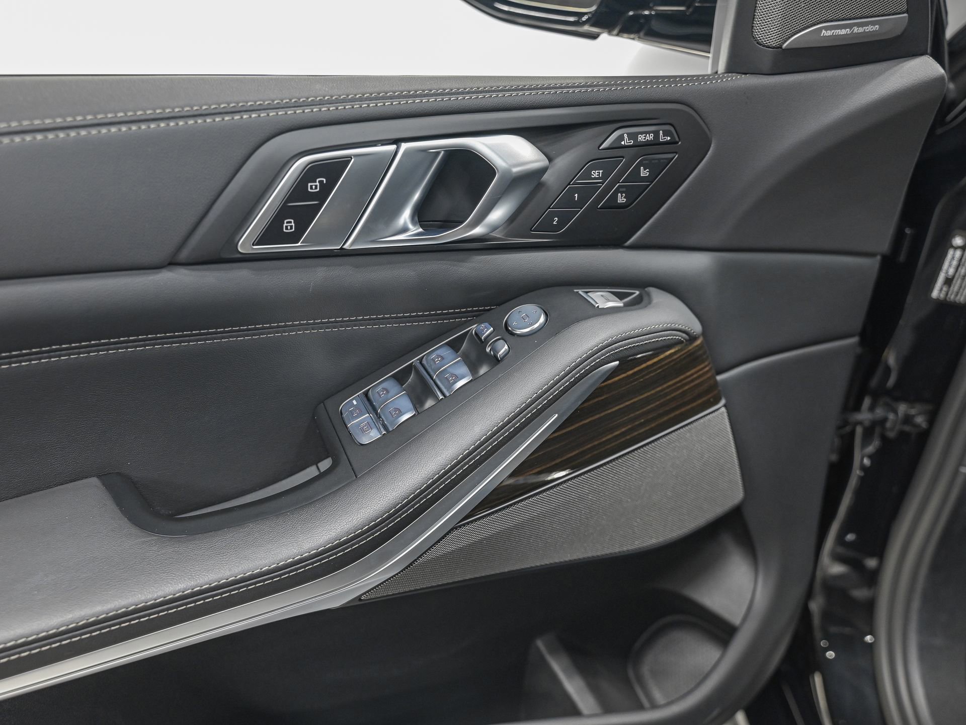 Used 2023 BMW X7 xDrive40i w/ Executive Package image 13