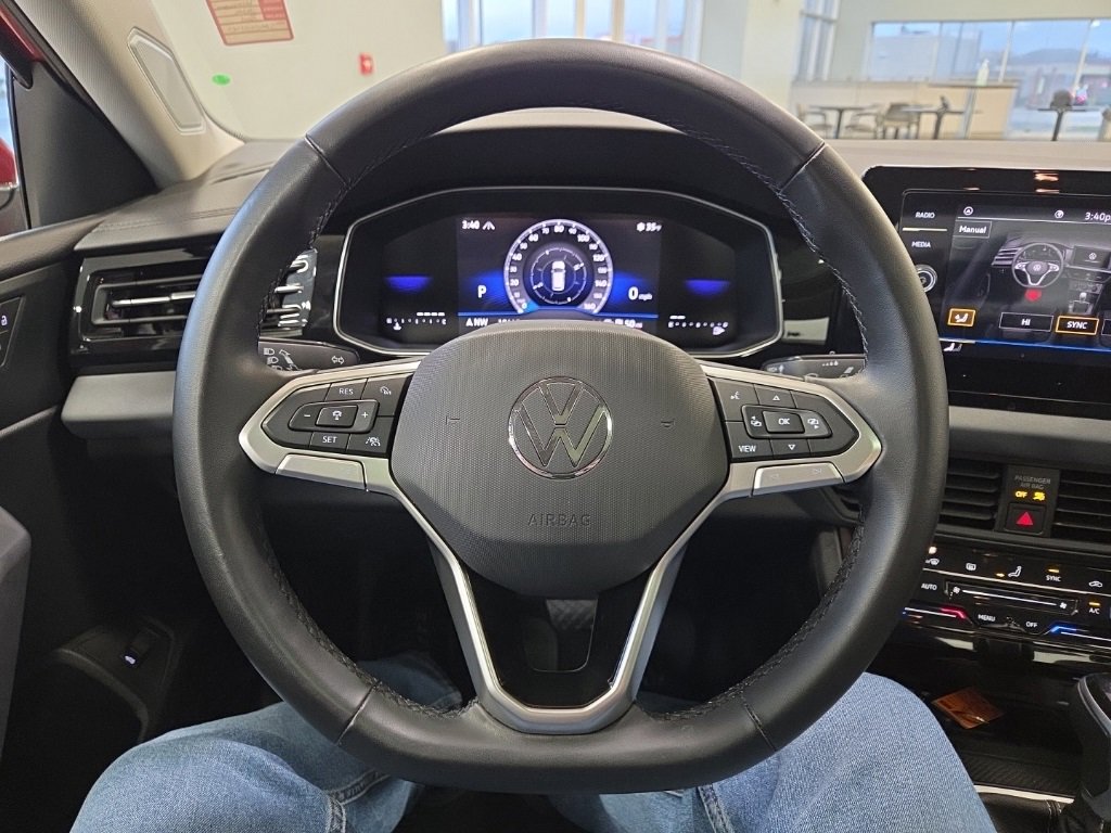 Used 2025 Volkswagen Jetta SE w/ Sunroof Package image 21